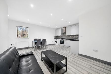 York Place, Ilford IG1 - Photo 4