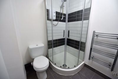 2 bedroom Flat in Flat 2, Leeds - Photo 4