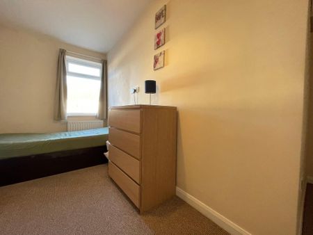 1 bedroom in a house share to rent - Photo 5