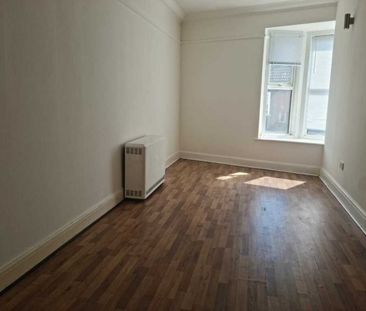 4 bedroom flat - Photo 4