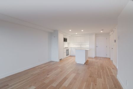 3460 Peel Street - Photo 2