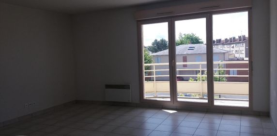 Location Appartement 3 pièces 60m² CHATEAUROUX 36000 - Photo 2