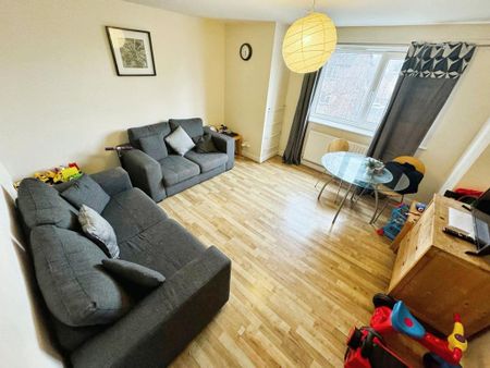 2 bedroom flat to rent - Photo 2