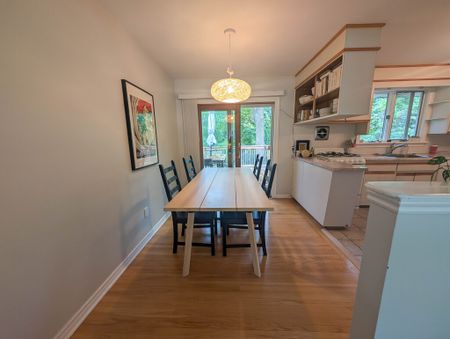 Charming 3-Bedroom Home Near The Pen Centre! - Photo 4