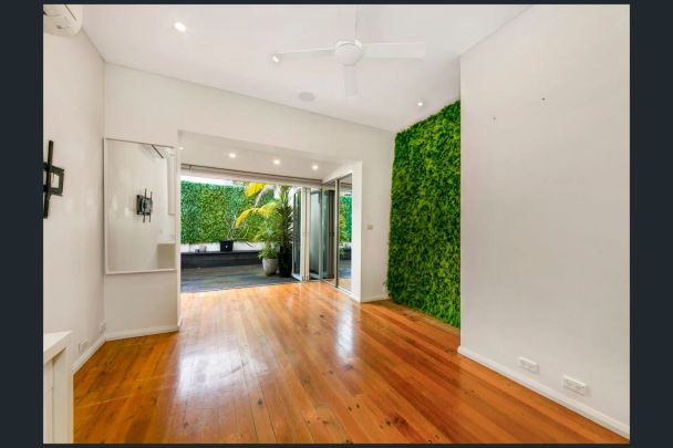 Stylish City-Fringe Living in the Heart of Glebe - Photo 1