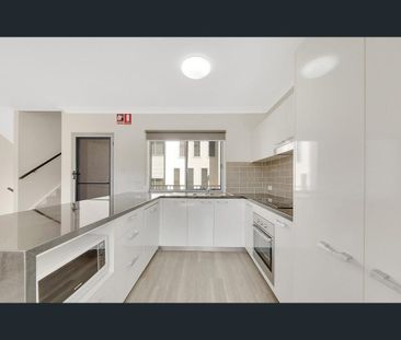 APPLICATION APPROVED:: THREE LEVELS - THREE BEDROOMS - THREE BATHROOMS - Photo 4