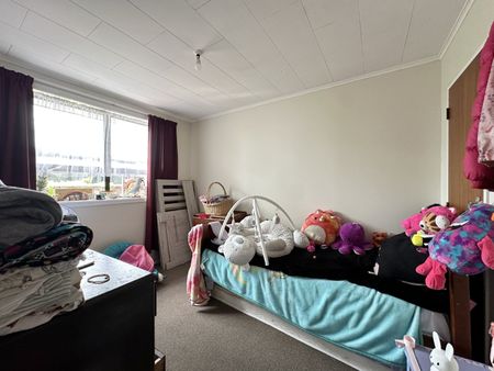 2 Bedroom Home in Upper Hutt - Photo 4