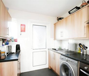 4 bedroom terraced house to rent - Photo 3