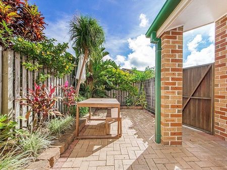 Spacious Three Bedroom House In Burleigh Waters! - Photo 4