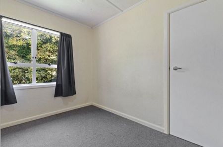 Charming 3BR Home with Deck & AC! - Photo 2