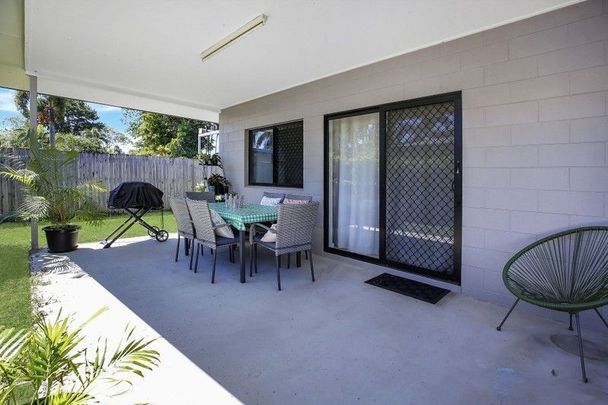 BEACHSIDE LIVING - IMMACULATELY PRESENTED VILLA! - Photo 1