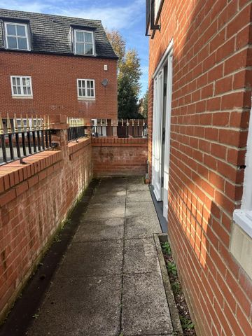 1 bedroom ground floor flat to rent - Photo 3