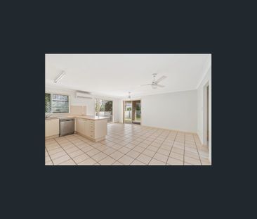 SPACIOUS FAMILY HOME LOACATED IN A GREAT STREET - Photo 2