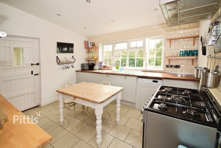 4 bedroom chalet to rent - Photo 4