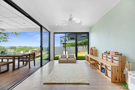 Stunning Family Home with Breathtaking Gold Coast Skyline Views - Photo 2