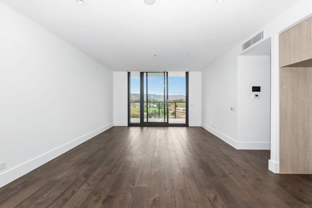 Luxury Living- 1 bedroom, 1 carpark apartment - Photo 1