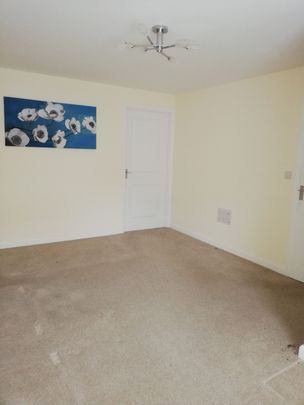 Apply Online – Welsh Housing Partnership Property – 3 Bed House, Ynys Y Wern, Port Talbot – Minimum household income £23K PA from a salary (not including benefits) - Photo 1