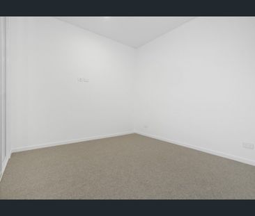 NEAR NEW , RIVERSIDE - 5 STAR LUXURY LIVING !!! - Photo 4