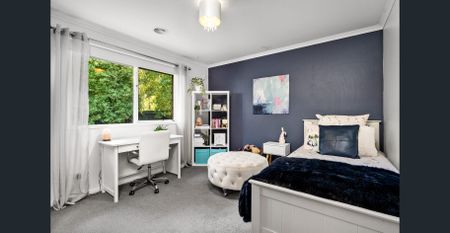 Luxury Family Home - Photo 2