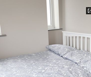 Bed in shared 4-bedroom flat for rent in Whitehall, Dublin - Photo 2