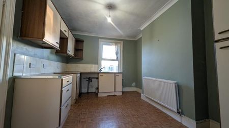 2 bedroom maisonette to rent - Photo 5