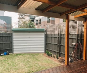 Stylish Three-Bedroom Home in Prime Richmond Location! - Photo 5