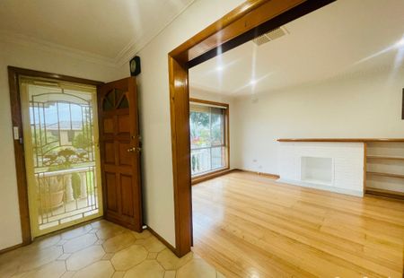 Perfectly Located Family Home in Central Tullamarine - Photo 2