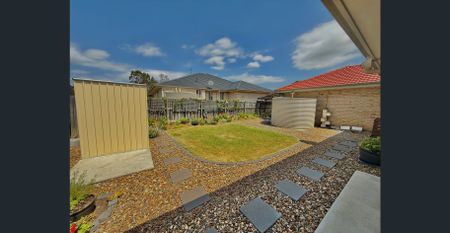 4 bedroom, beautiful home! Amazing Location! - Photo 4