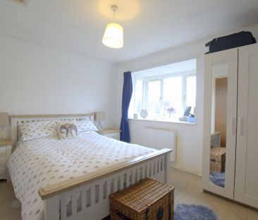 1 Bedroom , - Photo 4