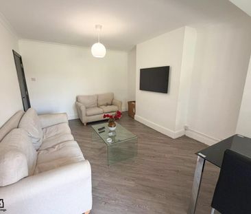 4 bedroom semi-detached house to rent - Photo 1
