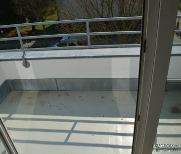 Sehr gepflegte 2,5-Zimmer-Dachwohnung mit BALKON und hochwertiger E... - Photo 3