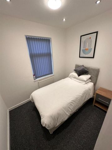 1 bedroom in a house share to rent - Photo 2