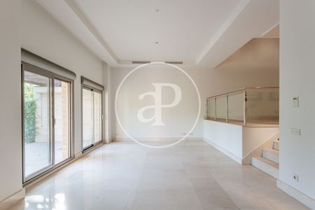 House for rent in La Finca (Pozuelo) - Photo 3