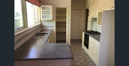 Three Bedroom Family Home - Photo 5