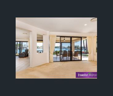 Lovely family home on the canal! - Photo 3