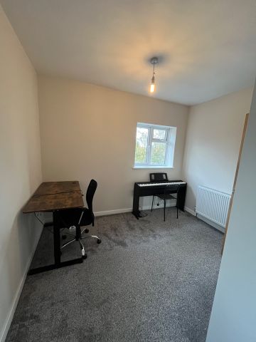 3 Bed Semi-Detached House, Bell Mount View, LS13 - Photo 2