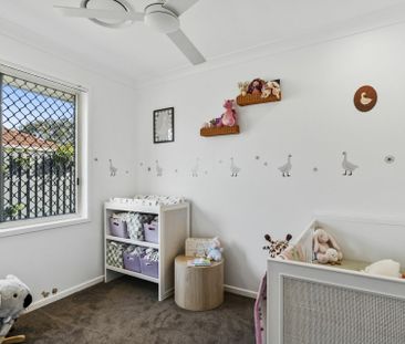 Spacious Four Bedroom Family Home in Quiet Cul-de-Sac - Furnished - Photo 6