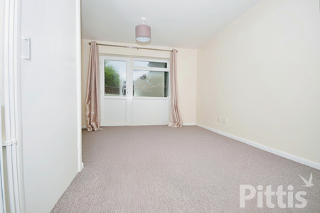 2 bedroom end of terrace house to rent - Photo 3