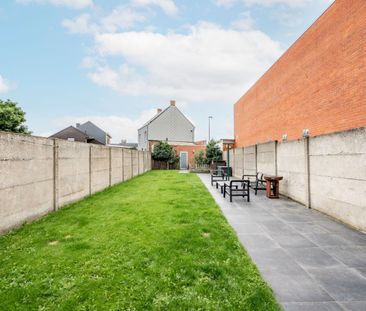 Instapklare woning met zonnepanelen en uitweg via achterliggende ru... - Photo 3