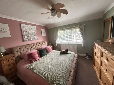 Belloc Close, Crawley - Photo 4