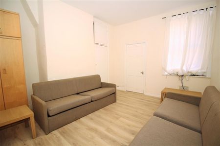 2 bedroom Student Flat to rent in Coniston Avenue, Jesmond, Newcastle Upon Tyne, NE2 - Photo 2