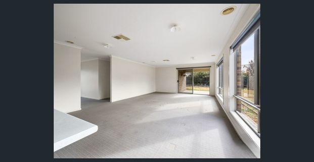 Charming Family Home in Killara Awaits! - Photo 1