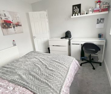 2 Bedroom Mid Terraced House - Photo 6