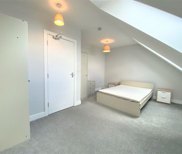 Elmshott Lane, Slough - Photo 1