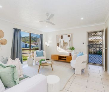 Spacious 4-Bedroom Home in Prime Greenview Estate - Photo 4