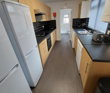 1 bedroom in a house share to rent - Photo 5