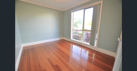 4 Bedroom Townhouse, 2 bathrooms, air conditioning, Double Garage- CITY WIDE REAL ESTATE - Photo 2