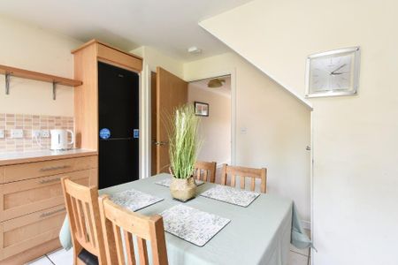 4 bedroom semi-detached house to rent - Photo 4