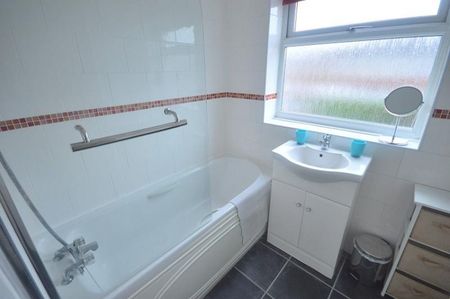 3 Bedroom Semi Detached To Let - Photo 3