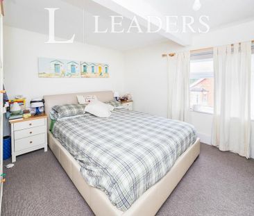 4 bedroom semi-detached house to rent - Photo 6